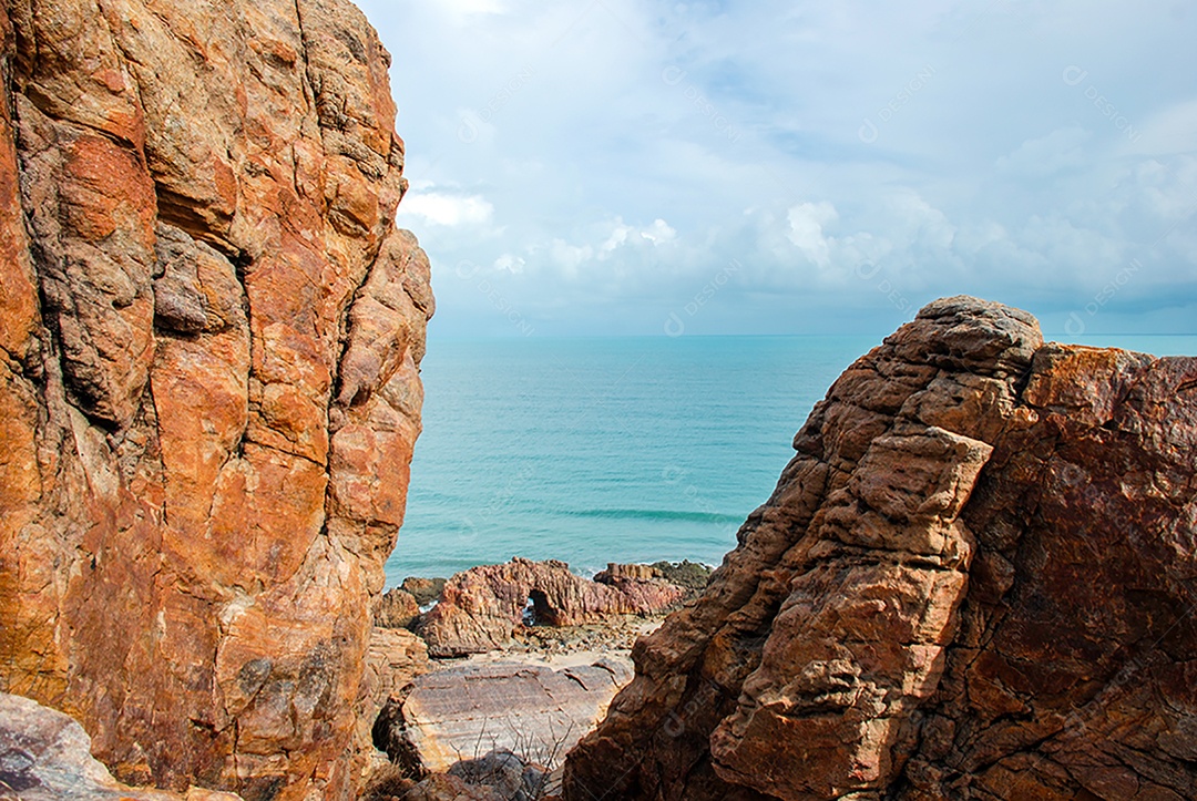 Pedra Furada (pedra furada) na praia de Jericoacoara