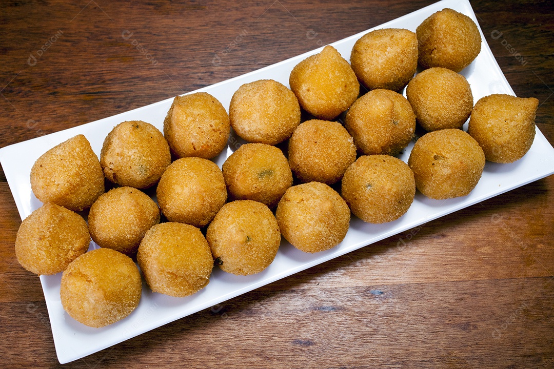Coxinha de frango, petisco brasileiro