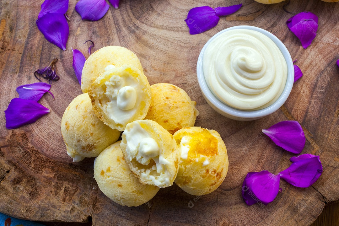 Pão de queijo com catupiry