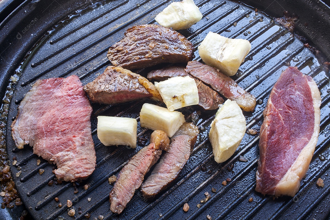 Churrasco de carne e mandioca