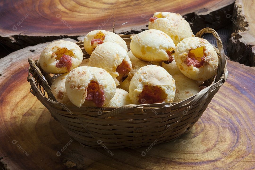 Pão de queijo com calabresa