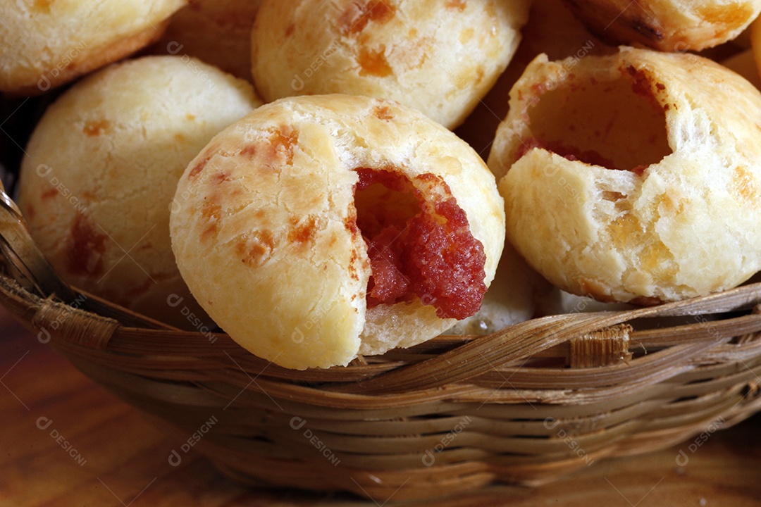 Pão de queijo com calabresa