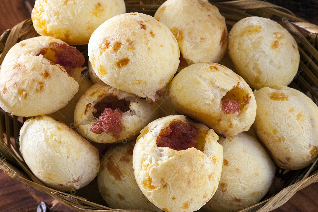 Pão de queijo com calabresa