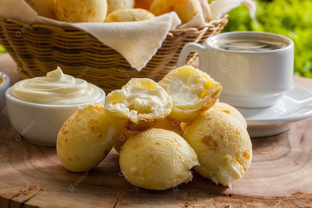 Pão de queijo com catupiry