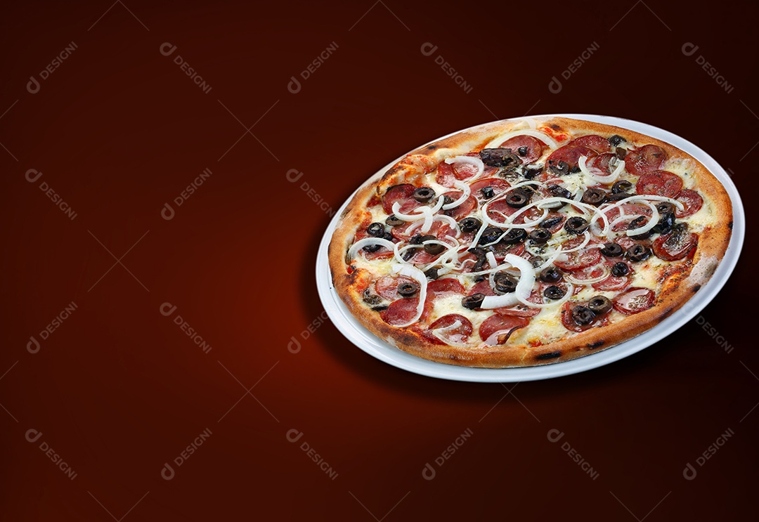 Pizza de calabresa com cebola
