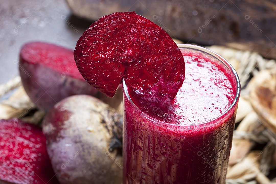 Delicioso suco de beterraba fresco