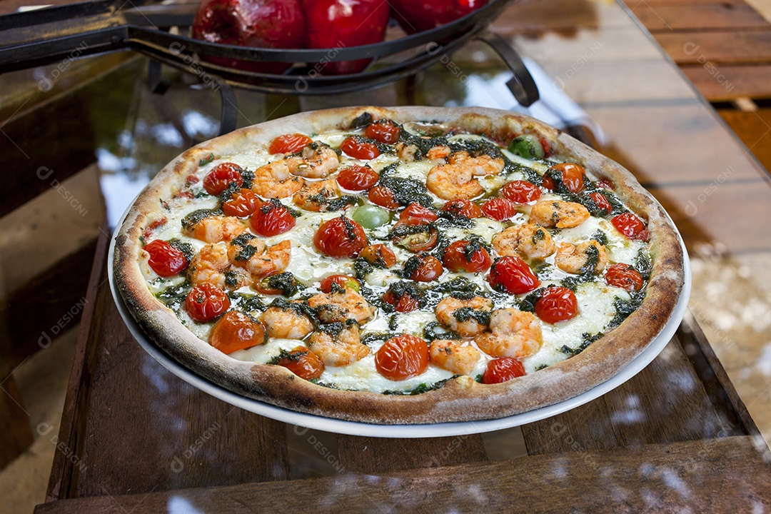 Pizza de queijo com tomate