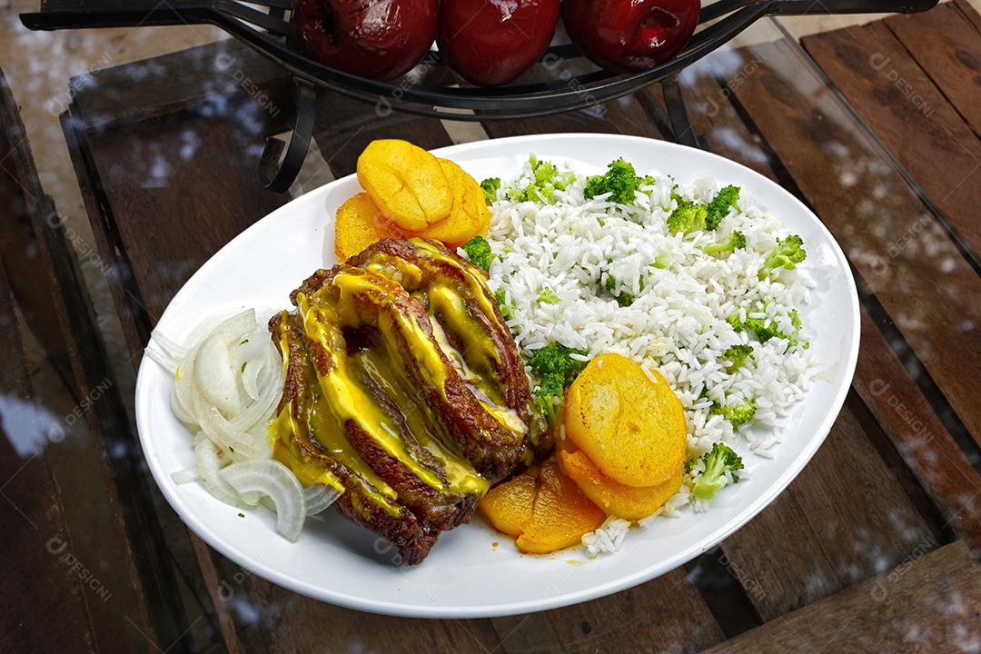 Legumes rosbife e purê de batata arroz