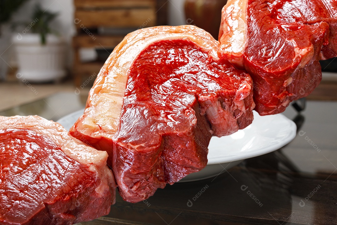 Picanha crua no espeto