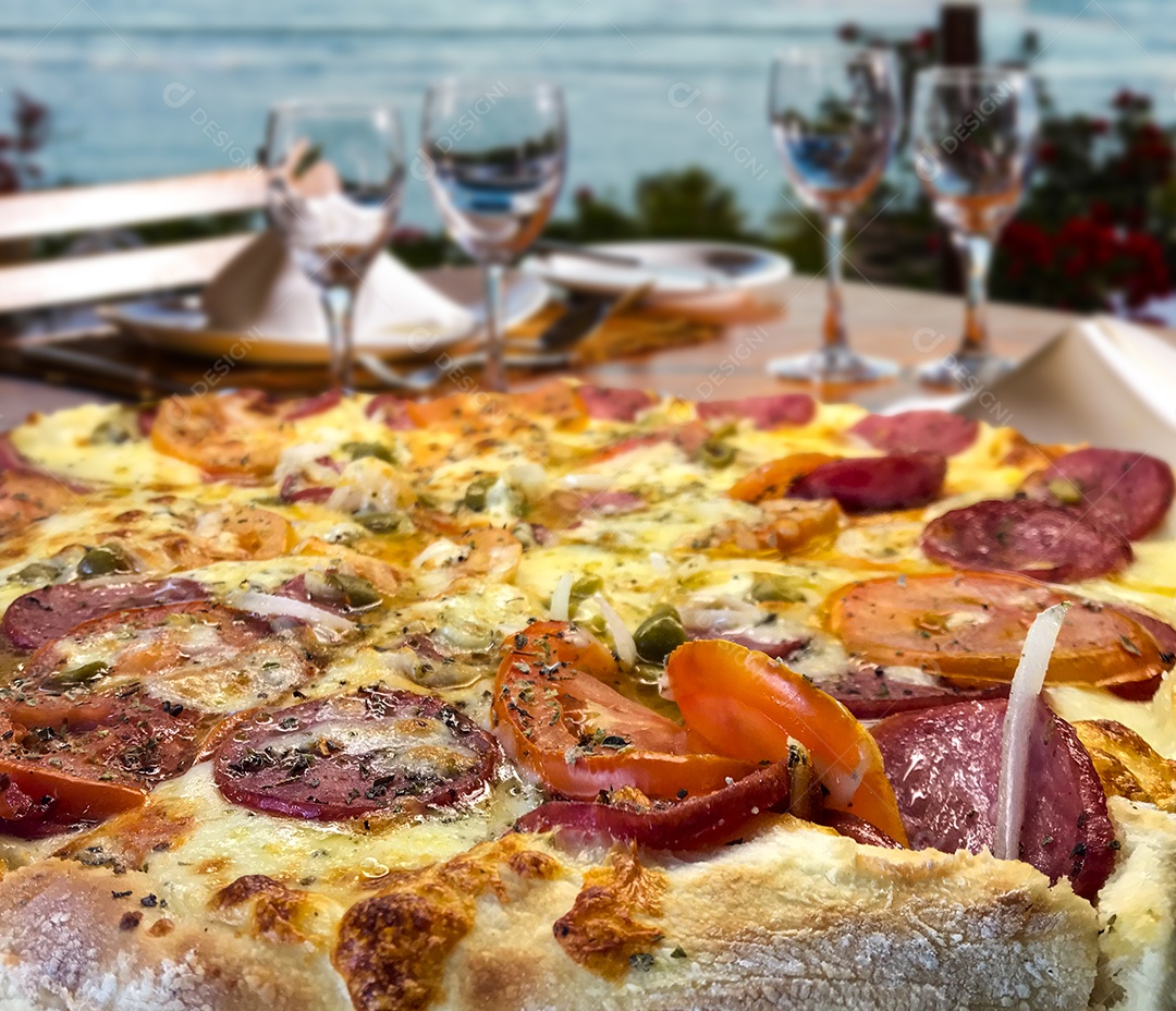 Pizza de calabresa simples