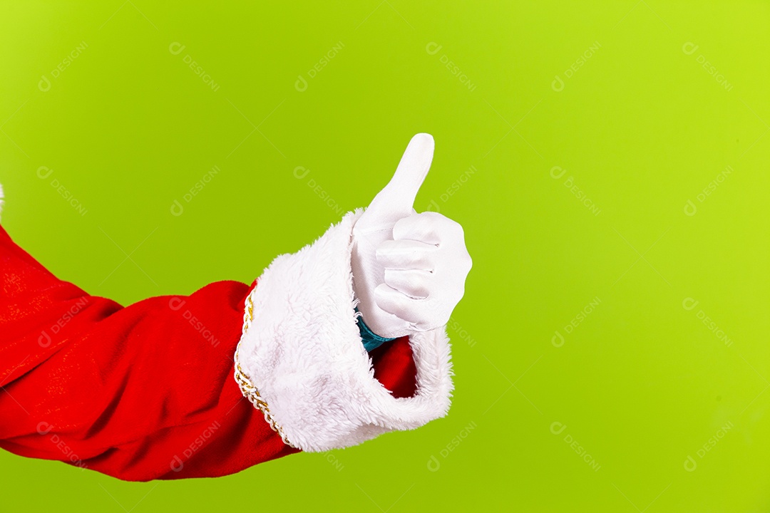 Homem com fantasia de Papai Noel