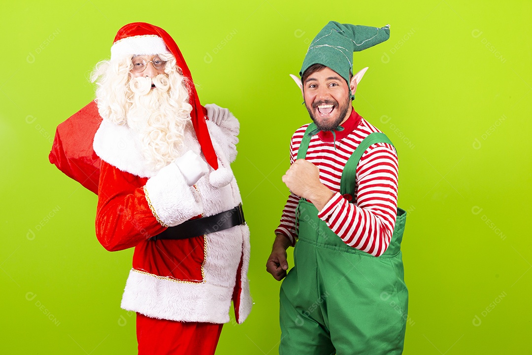 Homens com fantasia de Papai Noel e duende