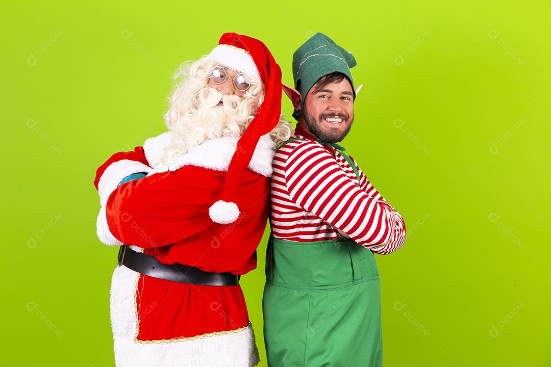 Homens fantasiados de Papai Noel e duende