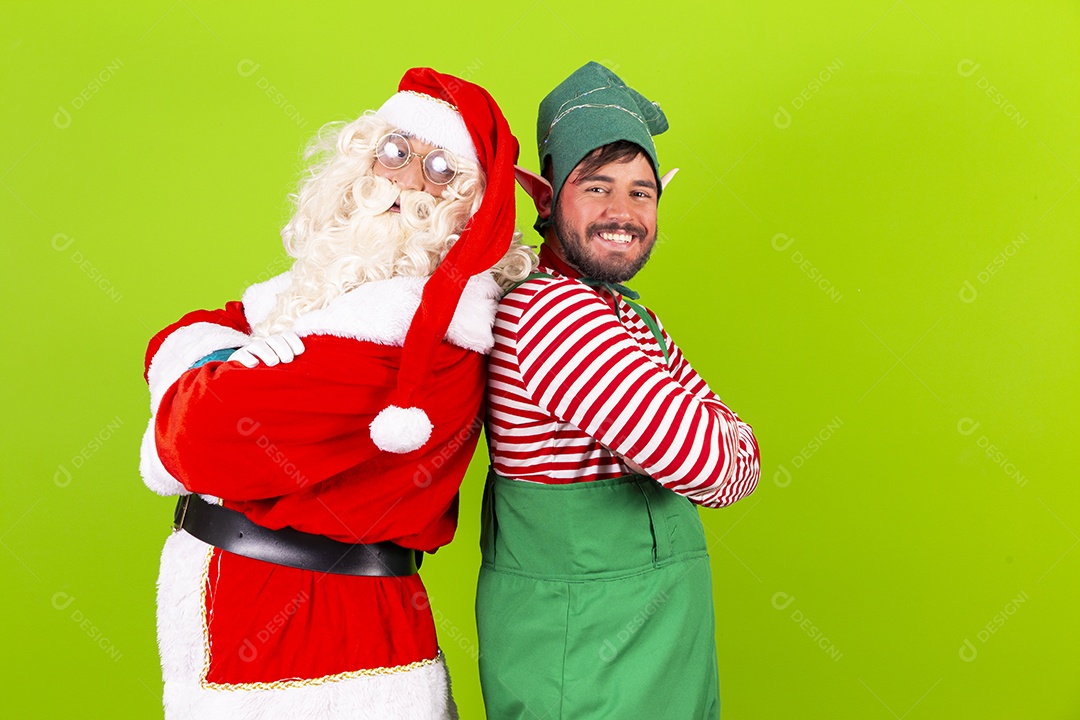 Homens fantasiados de Papai Noel e duende