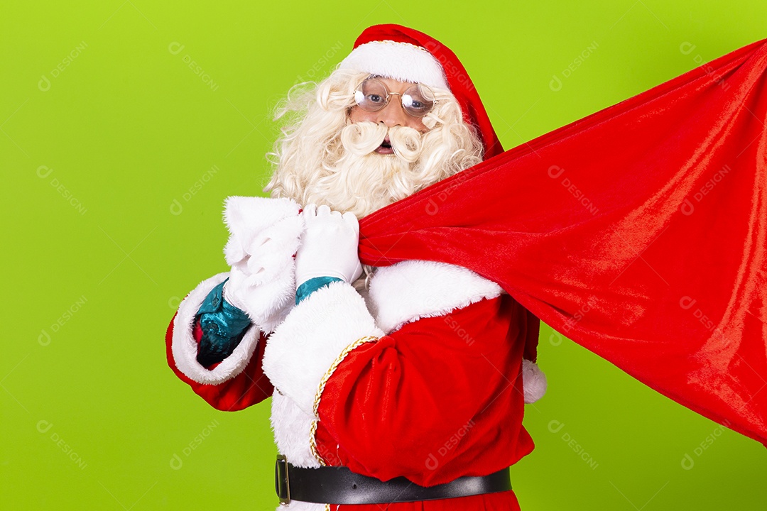 Papai Noel com saco vermelho de presentes