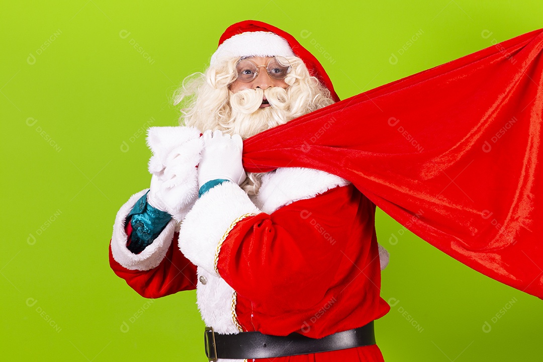 Papai Noel com saco vermelho de presentes