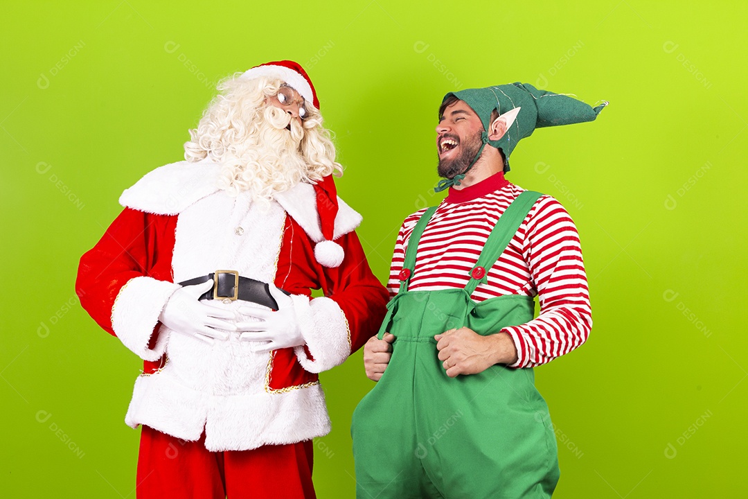 Homens fantasiados de Duende e Papai Noel