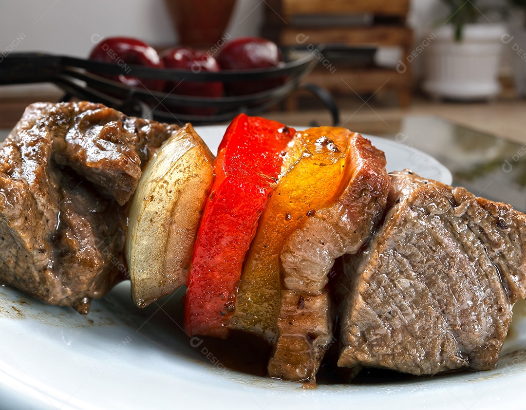 Carne assada com verduras