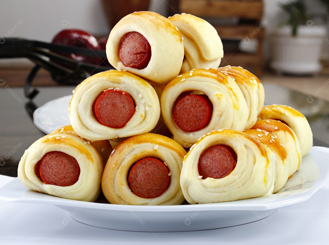 Lanche enroladinho de salsicha