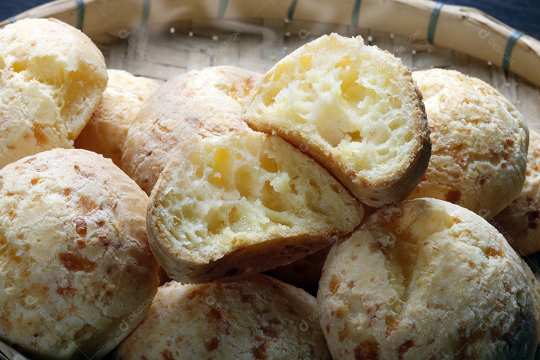Pão de queijo quentinho