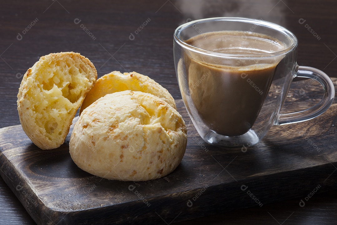Pão de queijo tradicional café