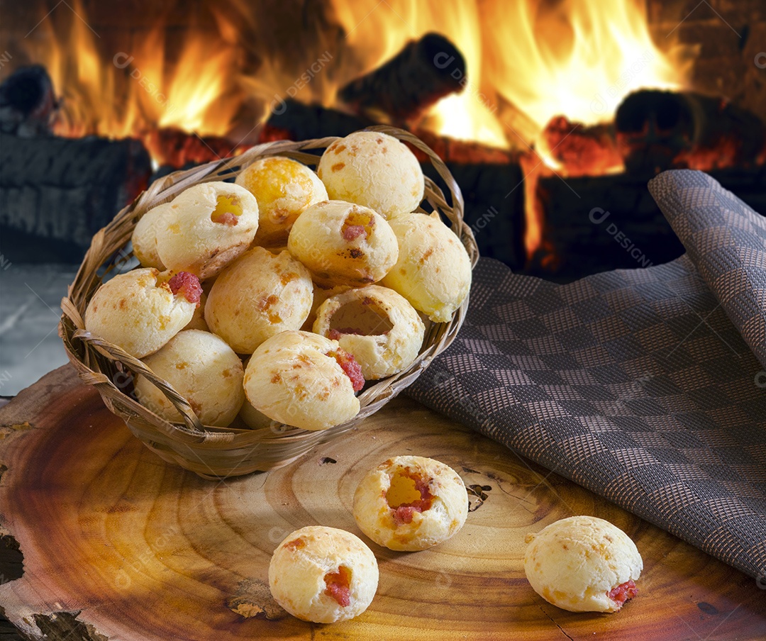 Pães de queijo com calabresa