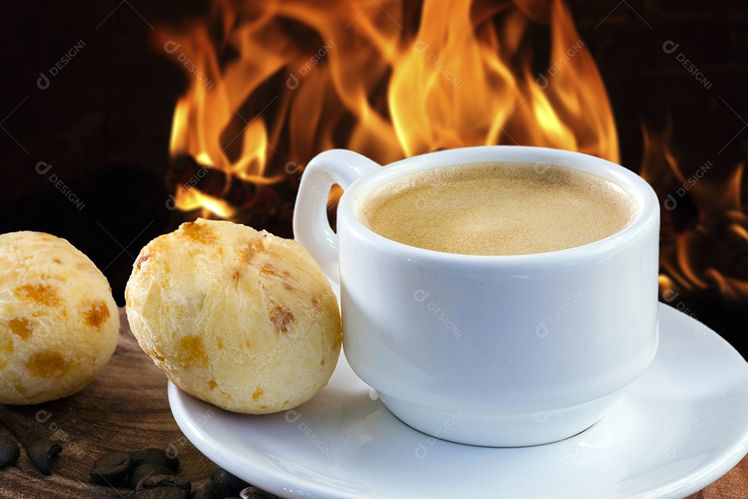Leite com café e pão de queijo café da manhã raiz