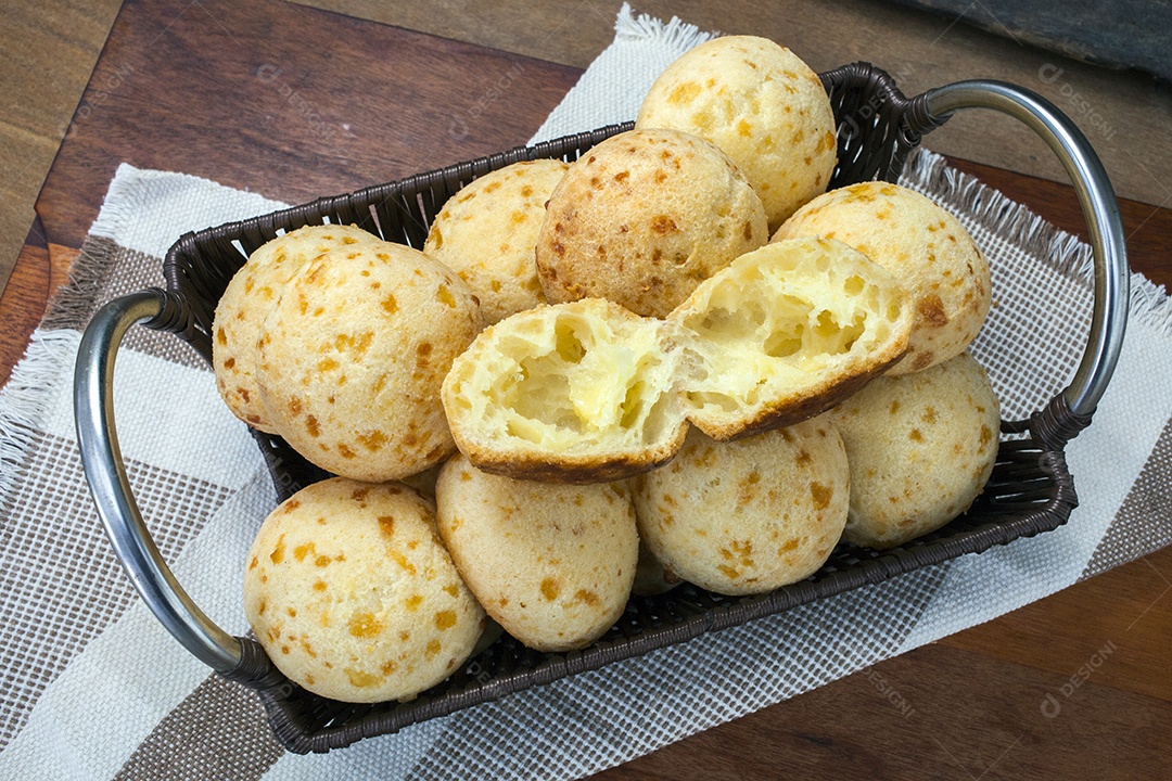 Pão de queijo na cestinha de alça