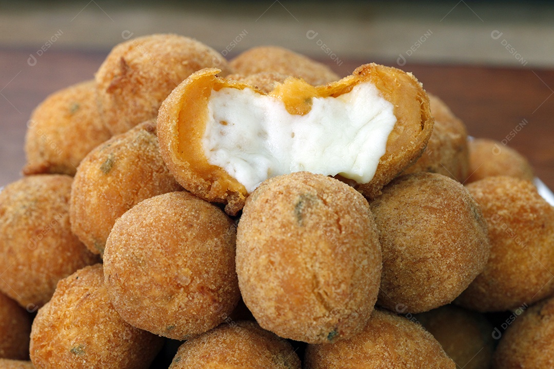 Snack brasileiro, Snack de frango com recheio de requeijão