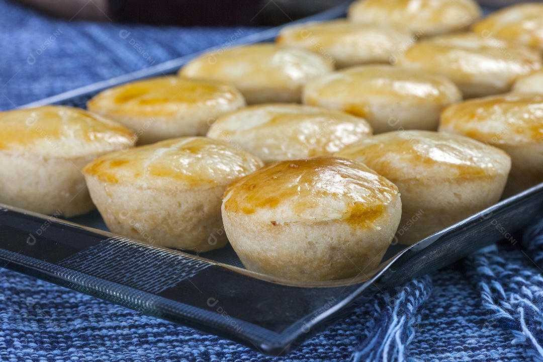 Empada, tradicional petisco brasileiro, torta de frango