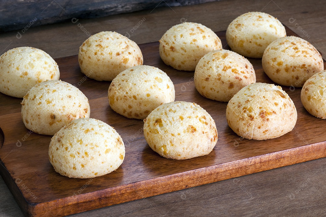 Lanche brasileiro, tradicional pão de queijo mineiro - pão de queijo