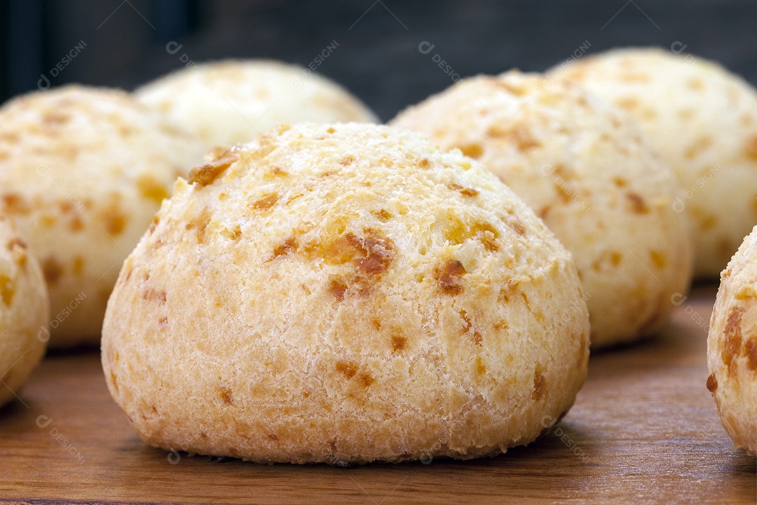 Lanche brasileiro, tradicional pão de queijo mineiro - pão de queijo