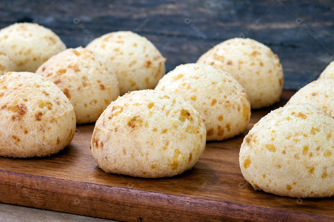 Lanche brasileiro, tradicional pão de queijo mineiro - pão de queijo