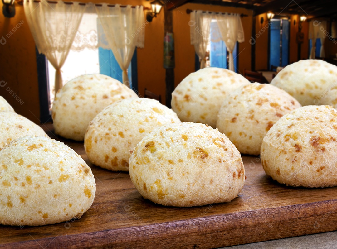 Lanche brasileiro, tradicional pão de queijo mineiro - pão de queijo