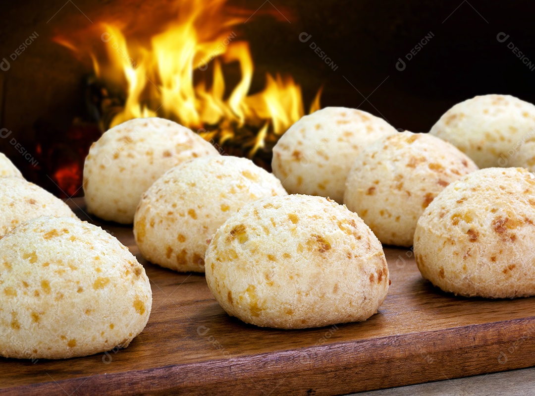 Lanche brasileiro, tradicional pão de queijo mineiro - pão de queijo