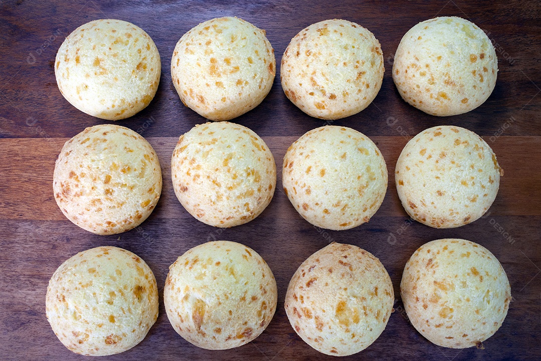 Lanche brasileiro, tradicional pão de queijo mineiro - pão de queijo