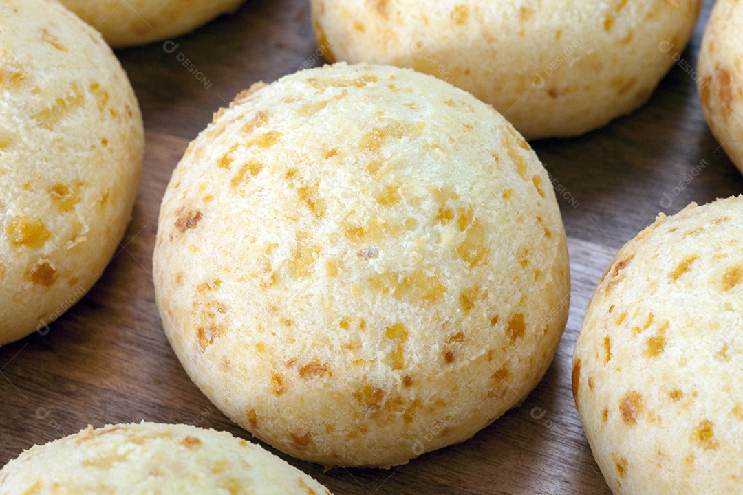 Lanche brasileiro, tradicional pão de queijo mineiro - pão de queijo