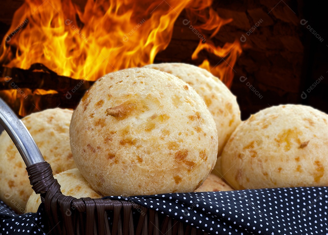 Lanche brasileiro, tradicional pão de queijo mineiro - pão de queijo