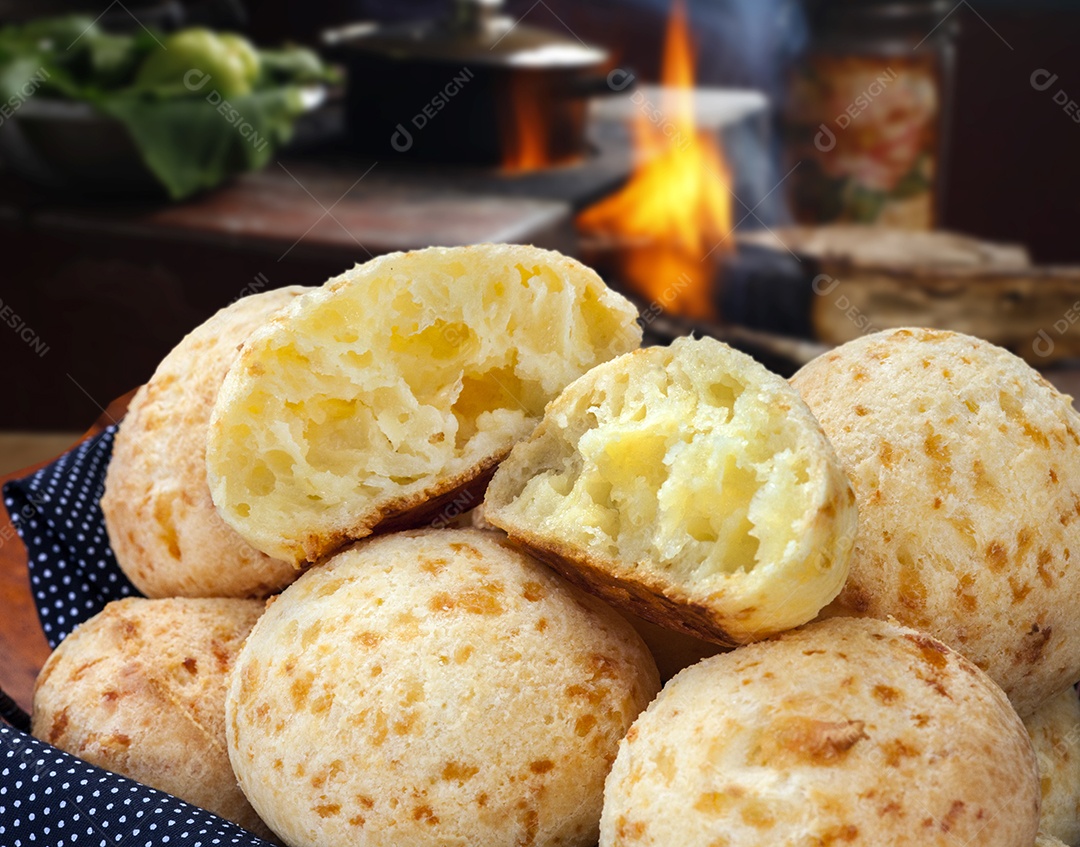 Lanche brasileiro, tradicional pão de queijo mineiro - pão de queijo