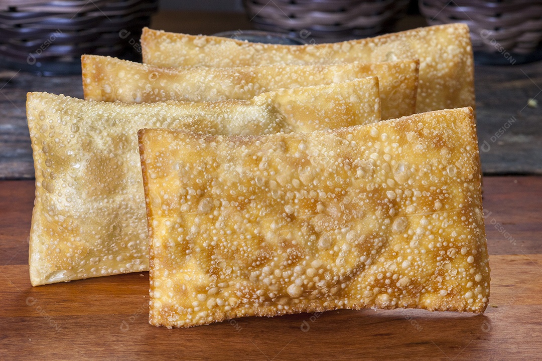 Pastel frito de vento