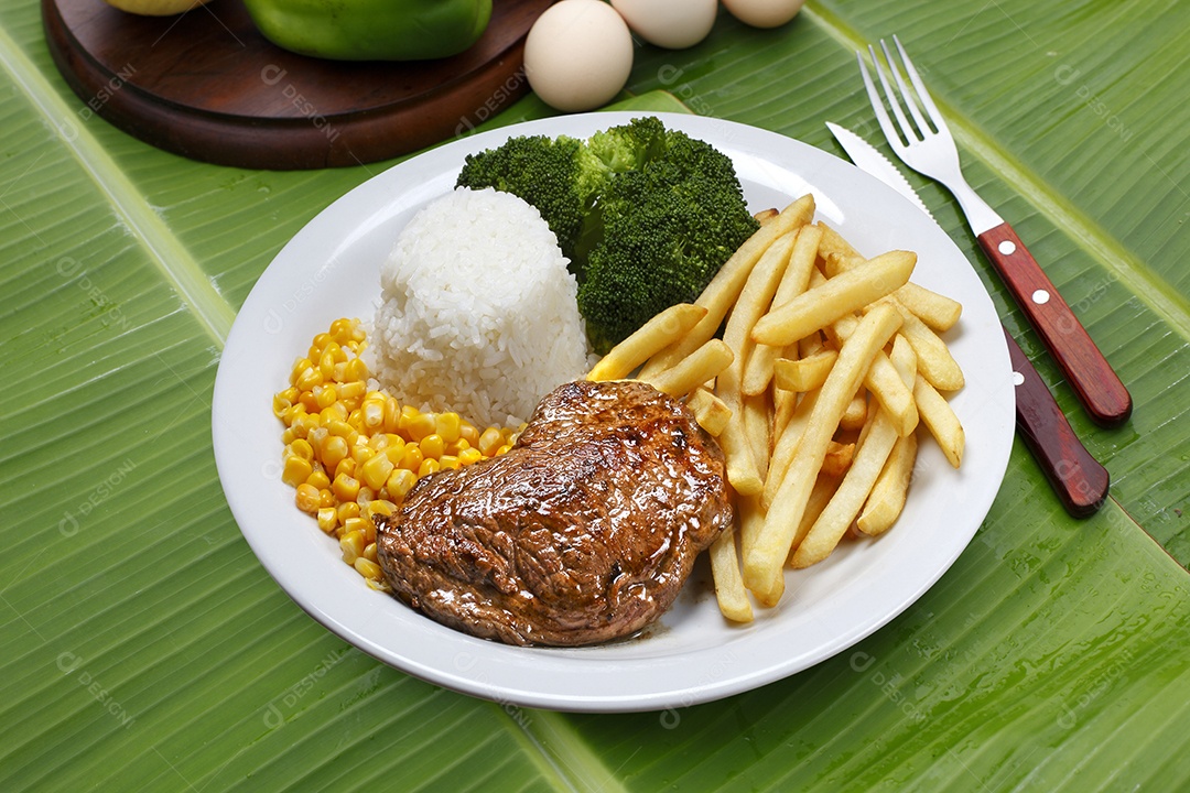 Prato com deliciosa refeição