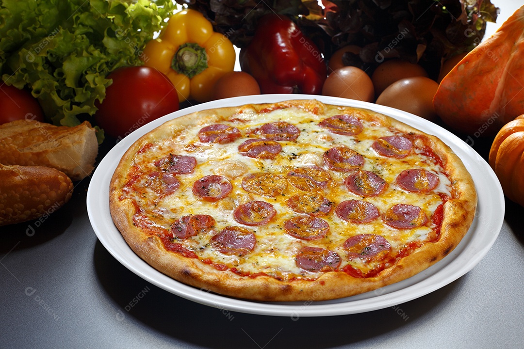 Pizza simples de calabresa