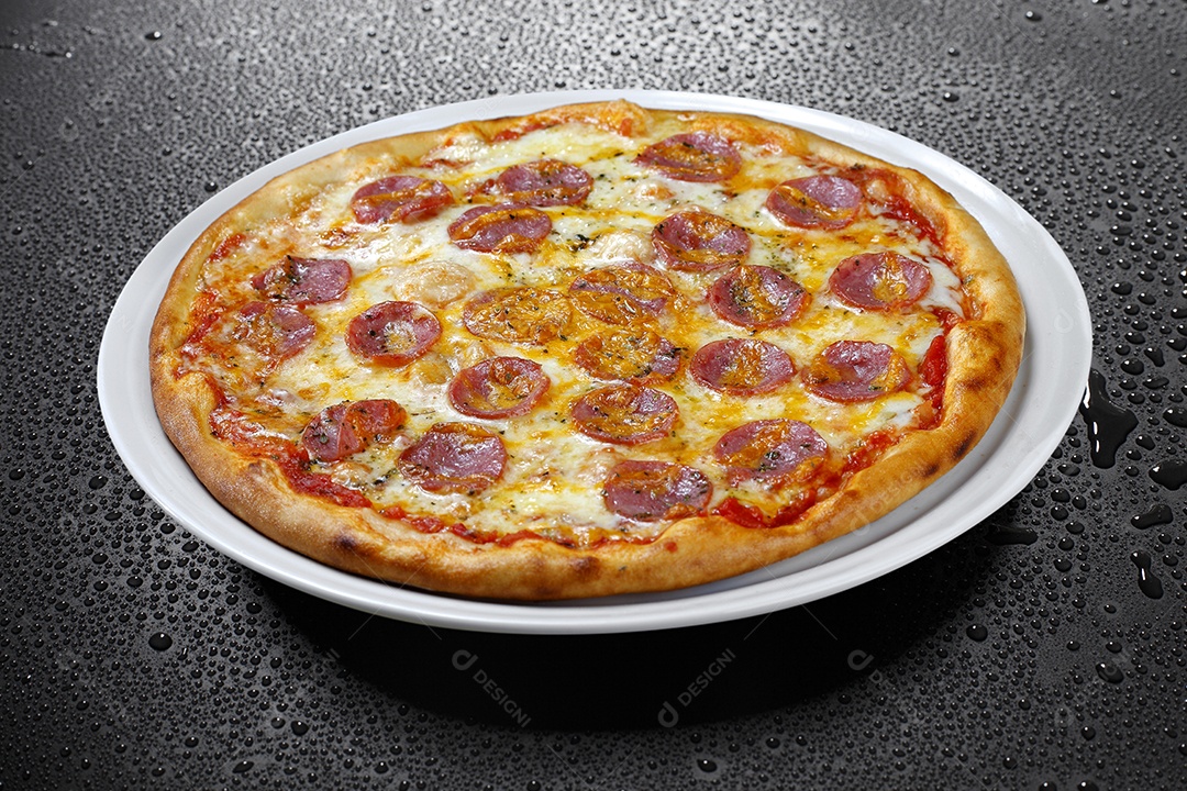 Pizza simples de calabresa