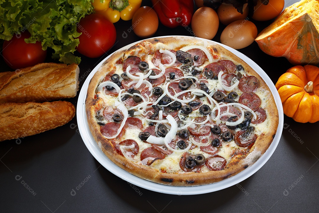 Pizza pepperoni acebolada