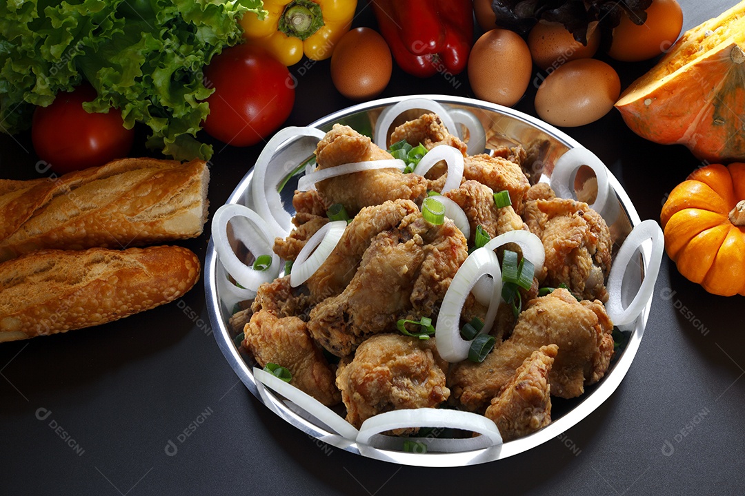 Frango empanado acebolado