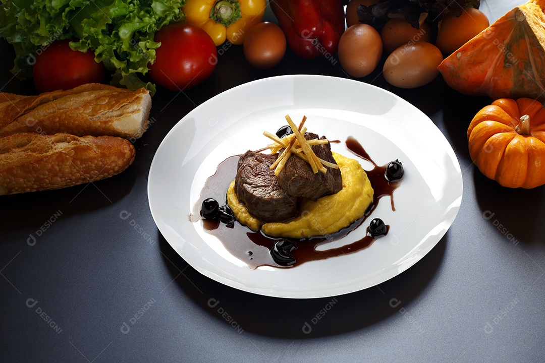 Filé mignon com purê