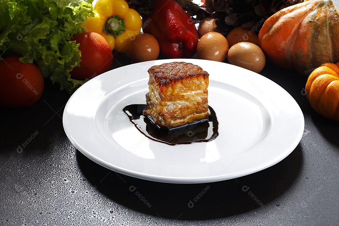 Carne de porco assada com molho