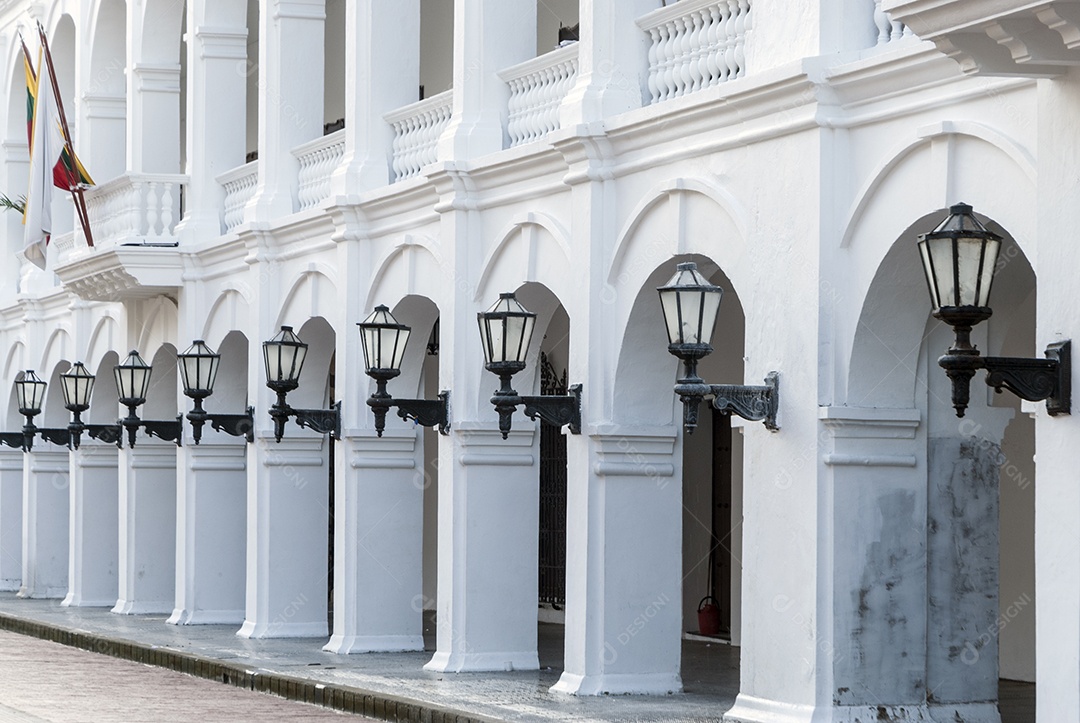 Prédio branco na cidade de Cartagena