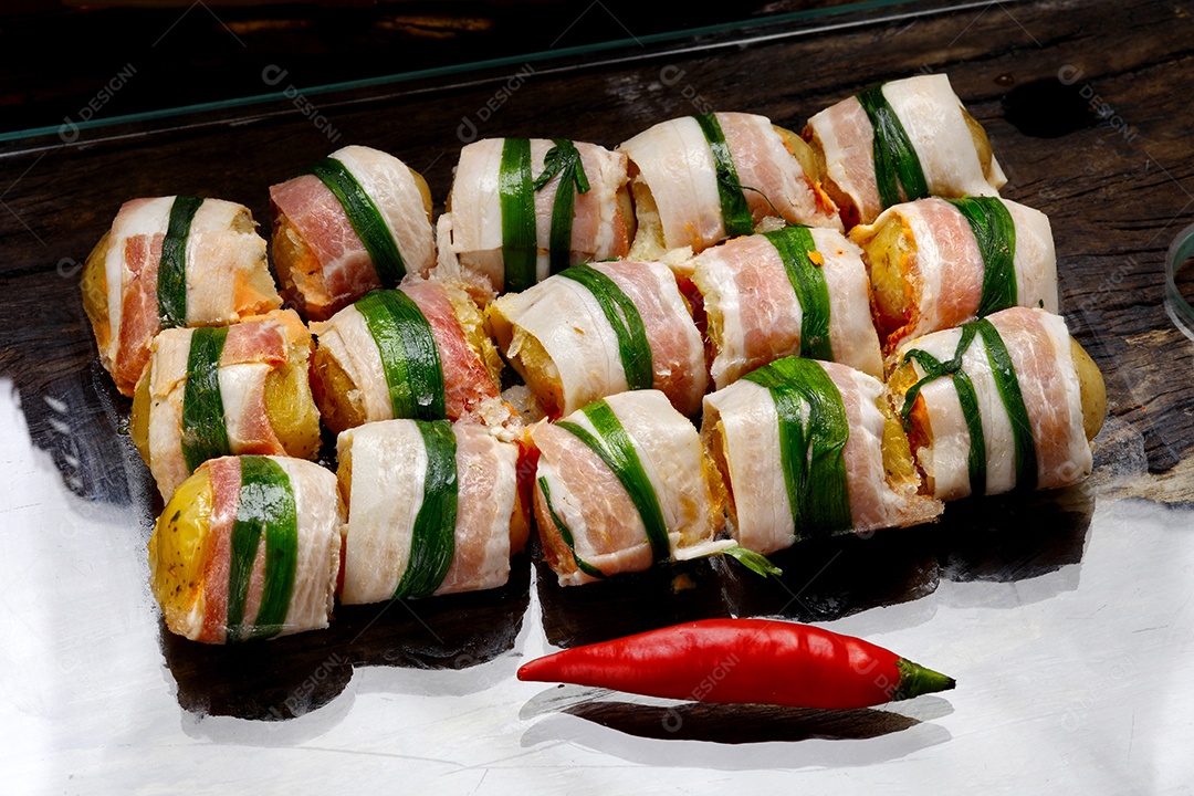 Bacon enrolado e recheado