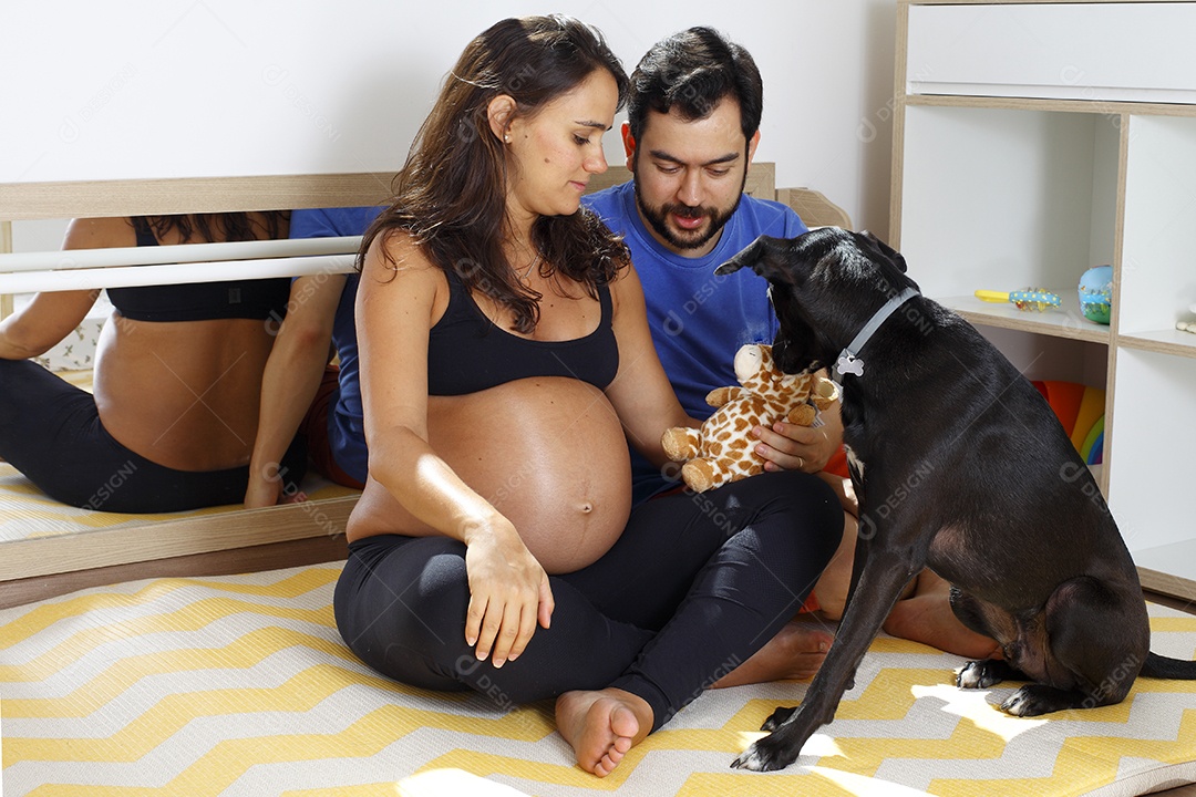 Casal com seu animal de estimação